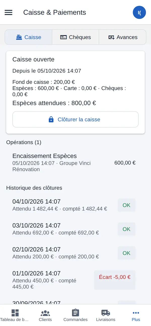 Caisse ouverte avec les encaissements de la journée